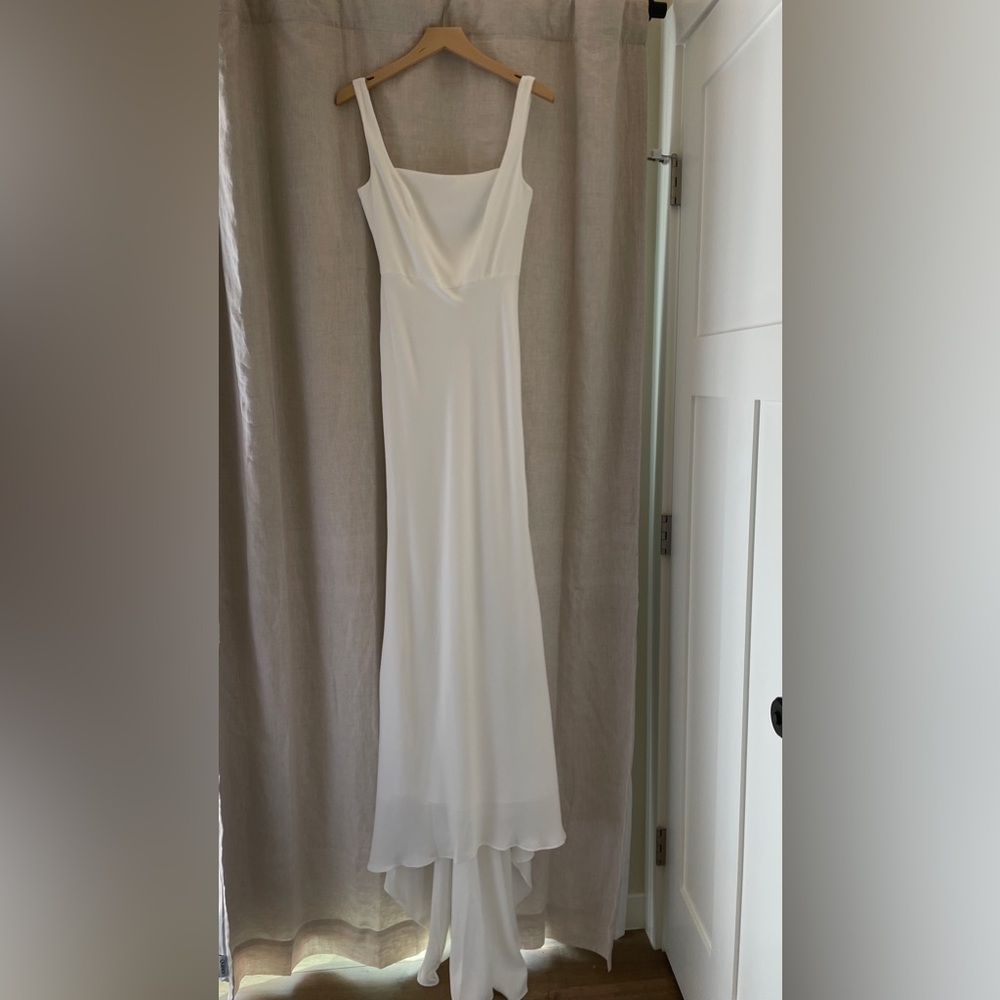 Elegant Square Neck Dress with Small Train